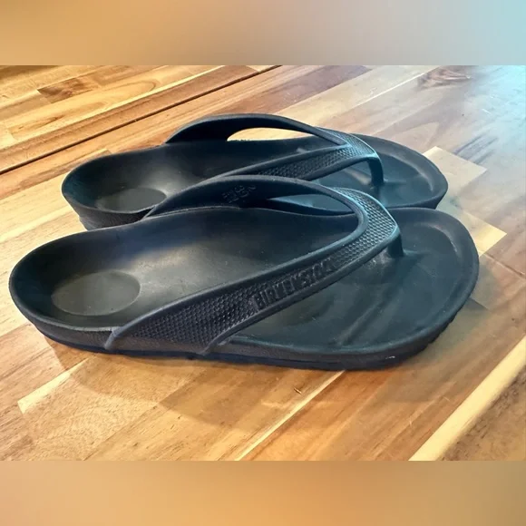 Birkenstock Women’s Honolulu EvaBlack Size 8- 8 1/2